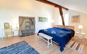 House With Courtyard & Parking Close To Stadtpark